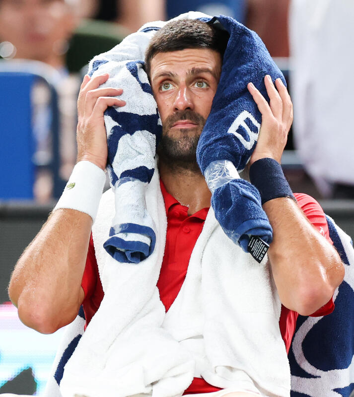 Djokovic Struggling against Zizou Bergs