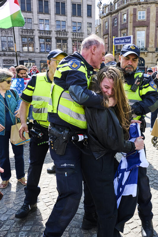 Two arrests after assault on woman with Israeli flag on Dam Square Amsterdam