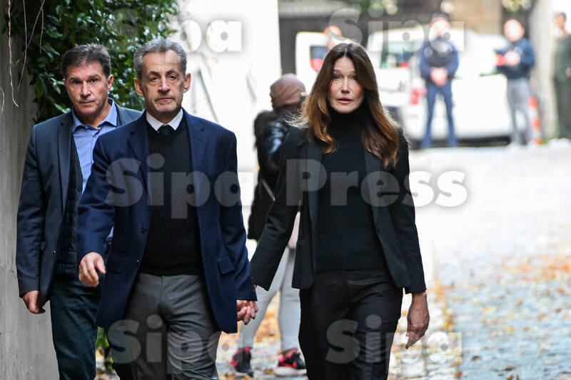 Nicolas Sarkozy enters prison